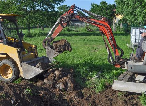 Mini Excavator: Perfect for Digging Your Backyard Pond